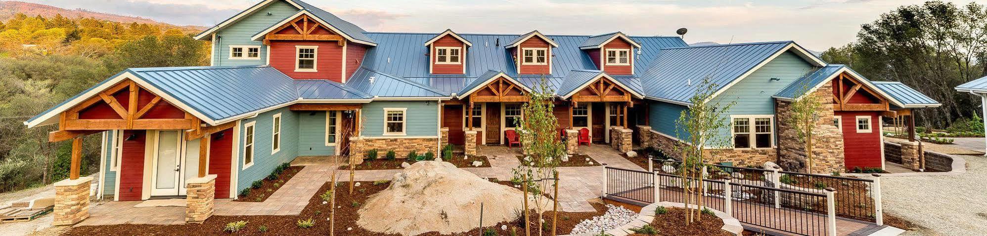 Inn The Woods Suites Ahwahnee Exterior photo